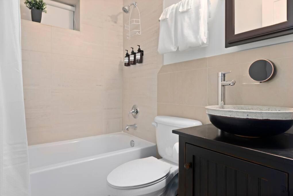 Upscale 2Br Apartment With Patio 워싱턴 외부 사진